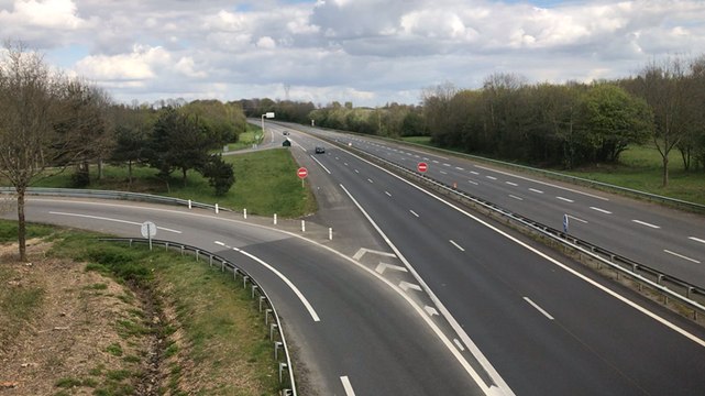 Les gendarmes contrôlent l’application du confinement