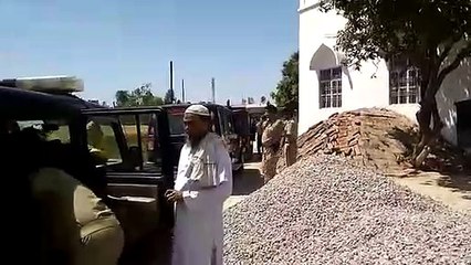 सीतापुर: एक साथ नमाज पढ़ रहे 21 लोगों को पुलिस ने किया गिरफ्तार