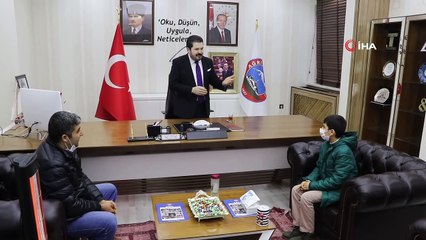 Ağrılı Yiğit kumbarasındaki harçlığını Milli Dayanışma Kampanyasına bağışladı