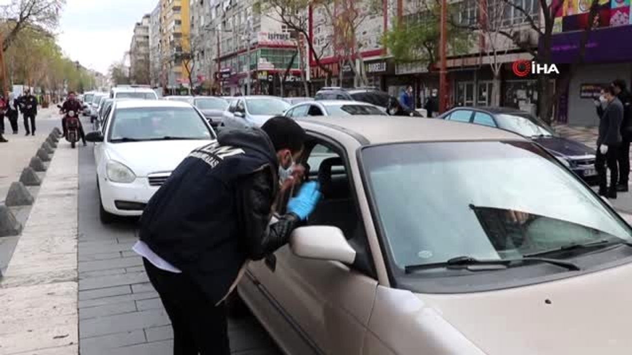 Sokakta çocuklu, trafikte kalabalık gezenlere ceza