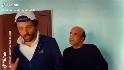 نجل محمود عبد العزيز يقلده بهه الطريقة الطريفة