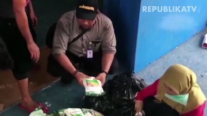Perum Bulog salurkan 2000 paket sembako murah.