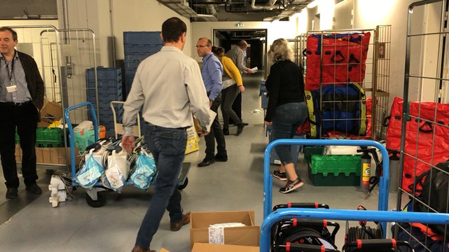 Covid-19: à l’hôpital du Scorff, on prépare le matériel destiné au transfert des patients parisiens