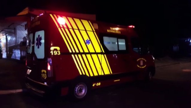 Jovem de 27 anos sofre queda de moto ao desviar de cachorro no XIV de Novembro