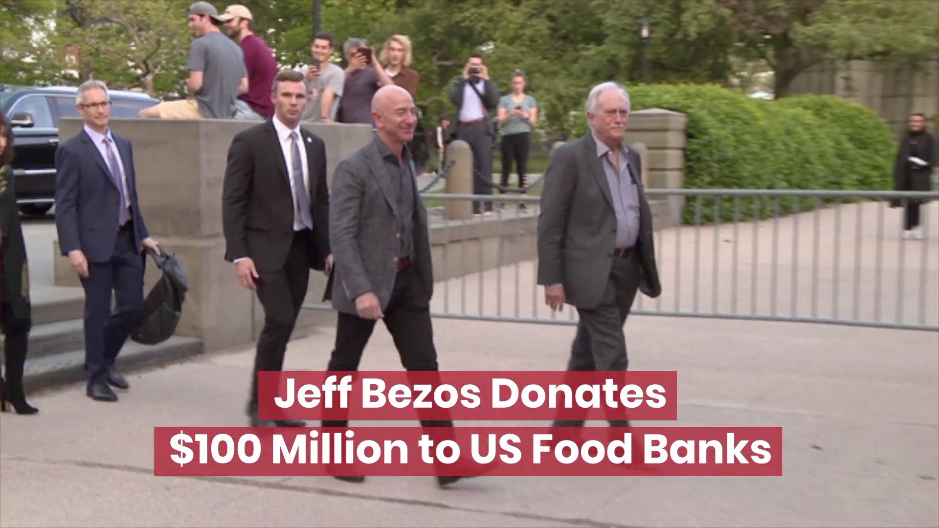 ⁣Jeff Bezos Helps US Food Banks