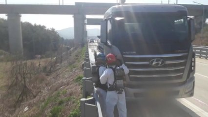 부산 외곽순환도로서 황산 유출...1명 다쳐 / YTN