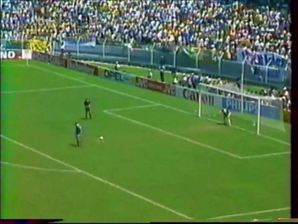Le Pénalty de Bruno Bellone en 1/4 de finale de la coupe du monde 1986. Le même qu'Annick !