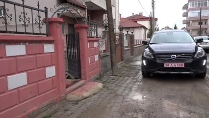 Gül Nisa, kumbarasındaki parayı Milli Dayanışma Kampanyası'na bağışladı