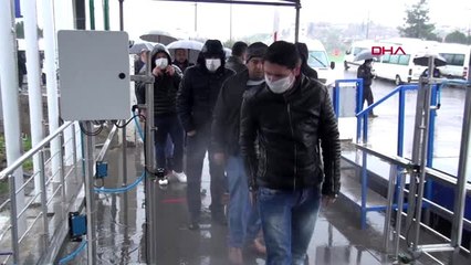 KAHRAMANMARAŞ İşçiler fabrikaya dezenfekte edilerek alınıyor