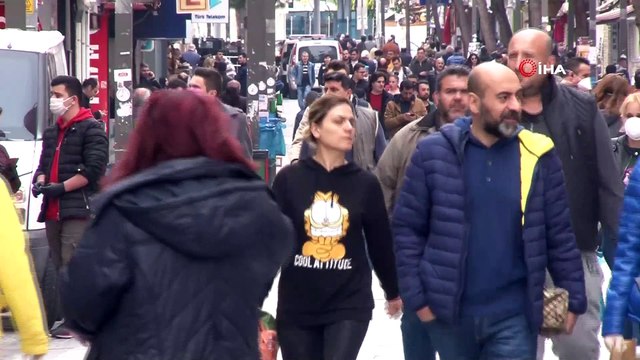 Karşıyaka Çarşısı salgına rağmen yine boş kalmadı