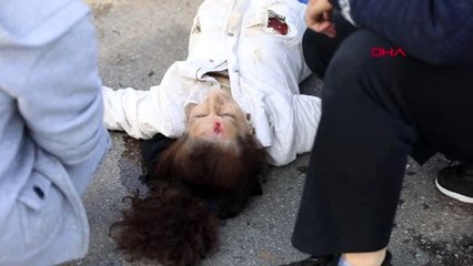 ANTALYA Kamyonet otomobile çarptı: 3 yaralı