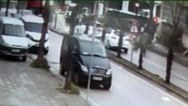 Hasta taşıyan ambulans böyle yan yattı