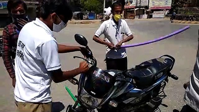 बाइक में प्रेस लिखवाना पड़ा महंगा