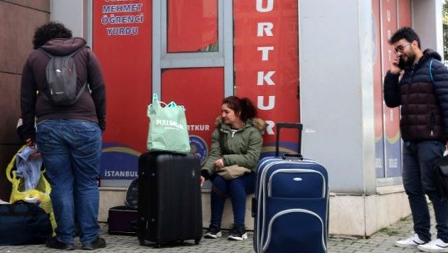 Son dakika: Yurt dışından gelenlerin 14 günlük karantina süreçlerini geçirdikleri yurtlarda halen 15 bin 756 vatandaş bulunuyor