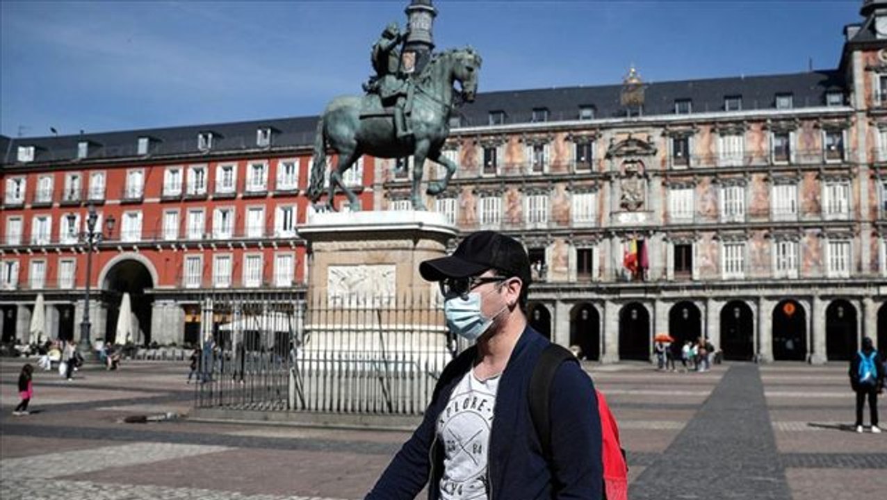 Son dakika: İspanya'da son 24 saatte 809 kişi koronavirüsten yaşamını yitirdi