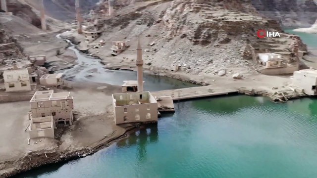 Artvin'de Baraj Suyu Çekilince Eski Yerleşim Yeri Gün Yüzüne Çıktı