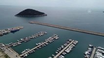 Turizm merkezi Antalya'da sahiller ve limanlar boş kaldı