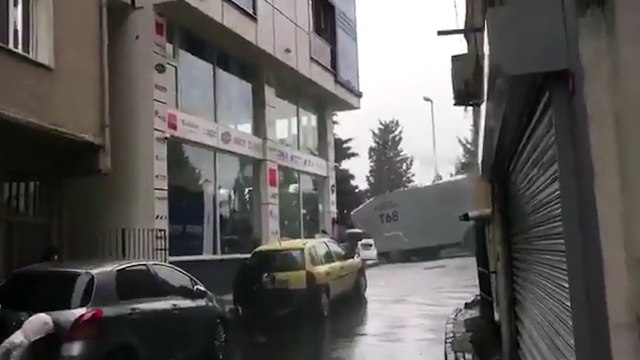 Ölüm orucunun 288'inci gününde hayatını kaybeden Grup Yorum Üyesi Helin Bölek'in cenaze törenine polis müdahale etti