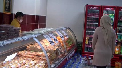 Vatandaşlar market ve pazarlara maskeyle girdi