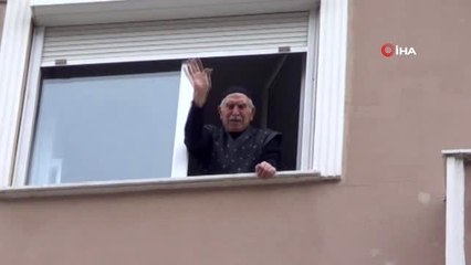 Son canlı şahit karantinadaki evinde bile şehit arkadaşlarını unutmadı