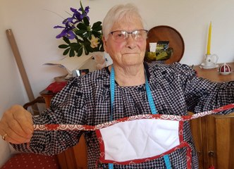 Avignon : Marie-Thérèse fabrique des masques d protection pour les soignants.