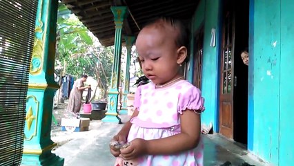 Tingkah Lucu Anak Kecil Bermain Petasan!!!