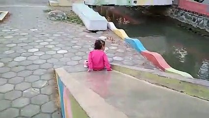 Apa Yang Dilihat anak Ini sungguh mengejutkan...