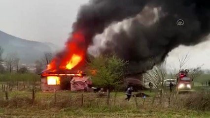 Tek katlı evde çıkan yangında 4 kişi kurtarıldı