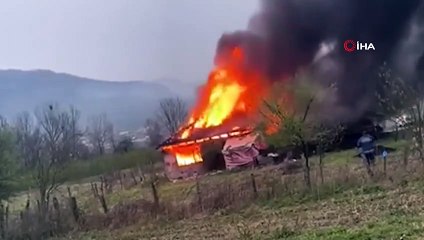 Cumayeri’nde tek katlı ev alev alev yandı