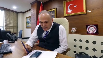 Başkan Özlü, 65 yaş ve üstü vatandaşları telefonla aradı