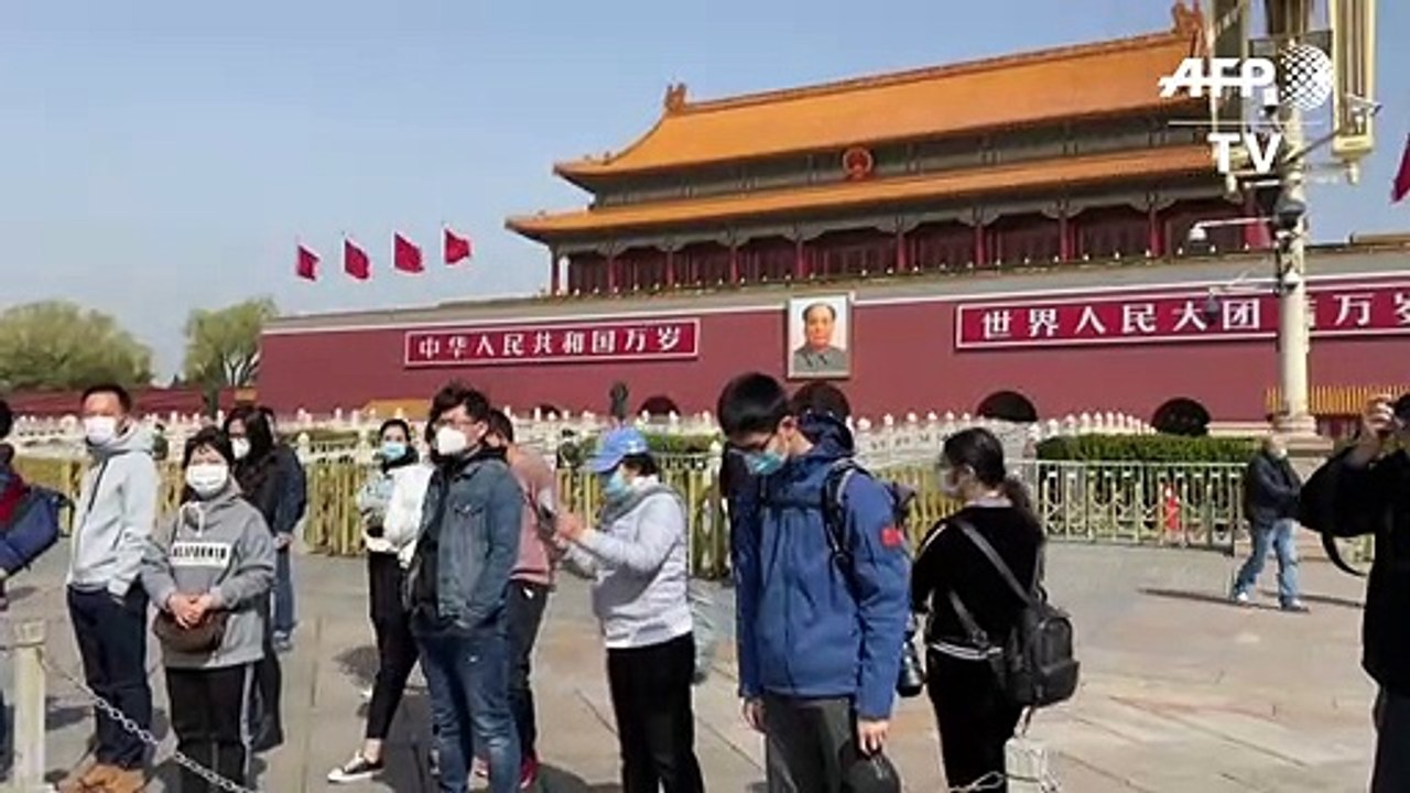 China rinde homenaje a las víctimas y “mártires” de la pandemia