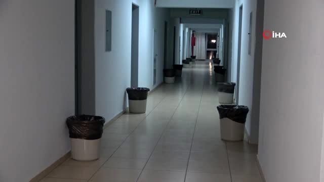 Kıbrıs'ta okuyan 190 Türk öğrenci Balıkesir'de öğrenci yurduna getirilerek karantinaya alındı