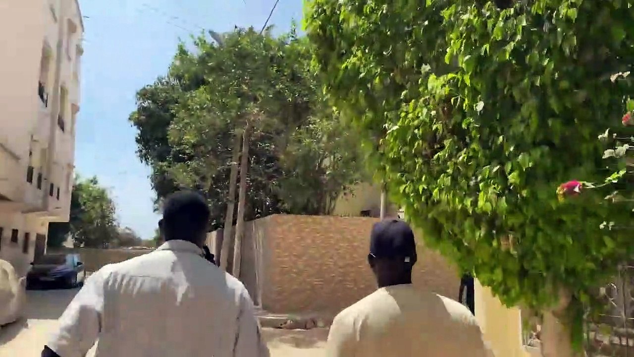 MAHFOUSSE : COMMENT C’EST DANGEREUX DE PRÊTER SON TÉLÉPHONE À UN INCONNU ( CAMÉRA CACHÉE MAHFOUSSE )