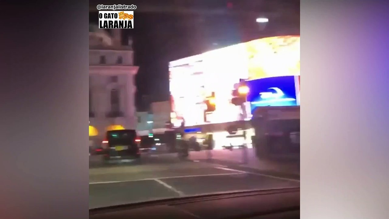 Modelo aproveita quarentena e faz ensaio sensual em atração turística
