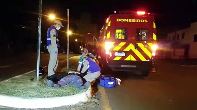 Motociclista fica ferido após ser “fechado” por caminhonete na Av. Rocha Pombo