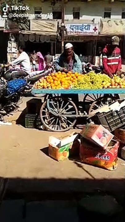 थूक लगाकर फल बेचने वाले शेरू मियां को भेजा जेल