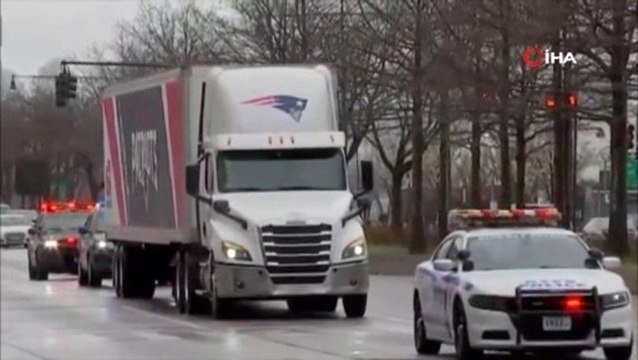 ABD'de polis eskortuyla New York'a 300 bin koruyucu maske sevkiyatı yapıldı