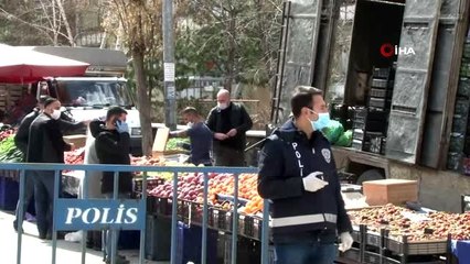 Erzurum'da maskesini takan pazara koştu