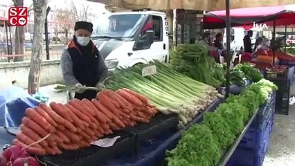 Erzurum’da maskesini takan pazara koştu