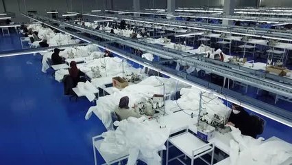 Tekstil fabrikasını antibakteriyel tulum üretim tesisine çevirdi