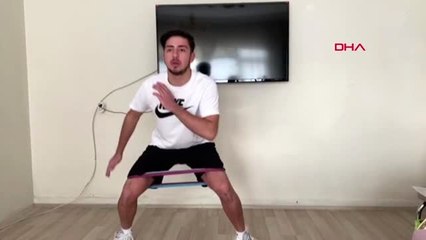 SPOR Genç futbolcu, sokağa çıkma yasağı nedeniyle antrenmanlarını evinde yapıyor