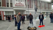 Salgına karşı tütsü yaktıran belediye başkanı: Koronavirüsü def edecek