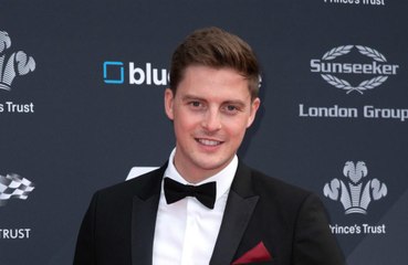 Alex George desabafa sobre dificuldade de ver mortos por coronavírus