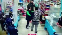 Koronavirüs | Esenyurt'ta maskesiz alışveriş yapmak isteyen kişi vatandaşlarla tartıştı: Maskem yok, devlet dağıtsın