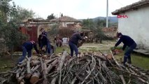 MANİSA Jandarma, şehit annesinin odunlarını kesti