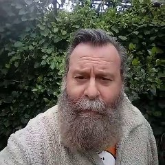 Άγριες μέλισσες: Έξαλλος ο «παπά Γρηγόρης» - Το οργισμένο μήνυμά του - Τι συνέβη;