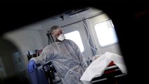 İngiltere'de son 24 saatte koronavirüs nedeniyle 621 kişi hayatını kaybetti