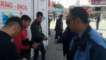 Erciş'te, sokaktaki 20 yaş altı gençler taksiyle evlerine gönderildi