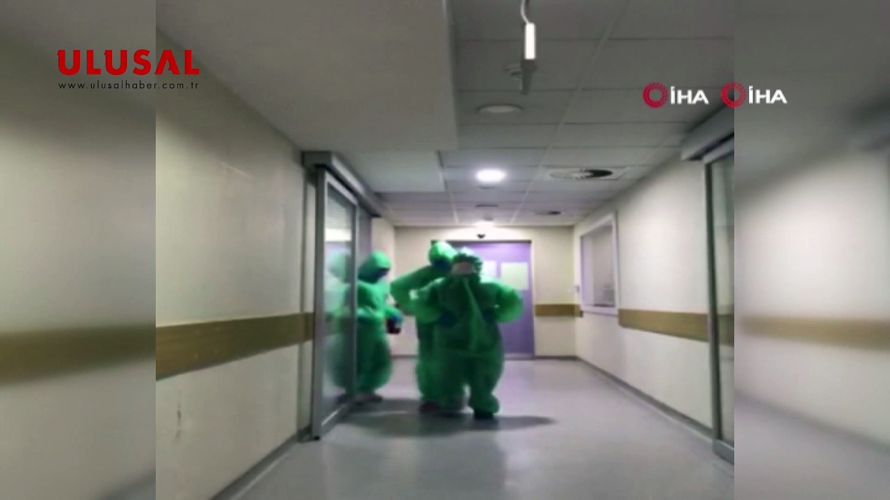 Yogun bakım çalışanlarından penguen dansı