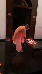 पीएम मोदी की अपील पर जगमग हुआ देश, सीएम योगी ने घर के आंगन को किया रोशन